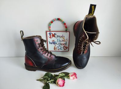 Dr Martens 8 eye red england vintage black red boots UK7 EU41 US9