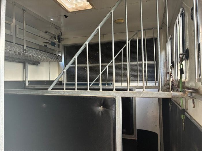 2006 Iveco silver horse lorry