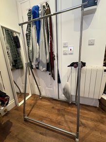 Adjustable Clothes Rail