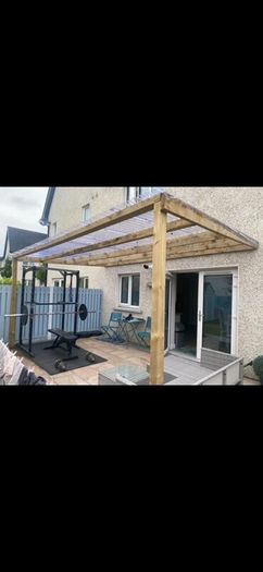 Pergola feature wall and side entrances