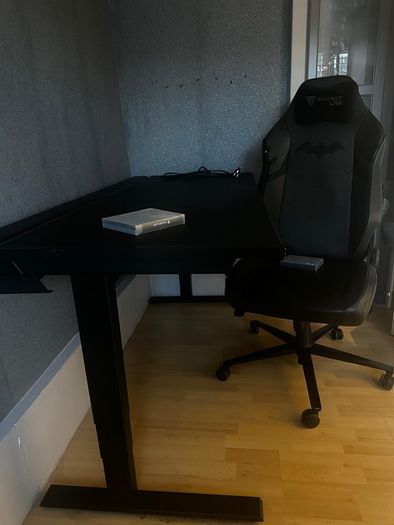Secretlab Magnus Pro XL Desk/Dark Knight Secretlabs XL Chair