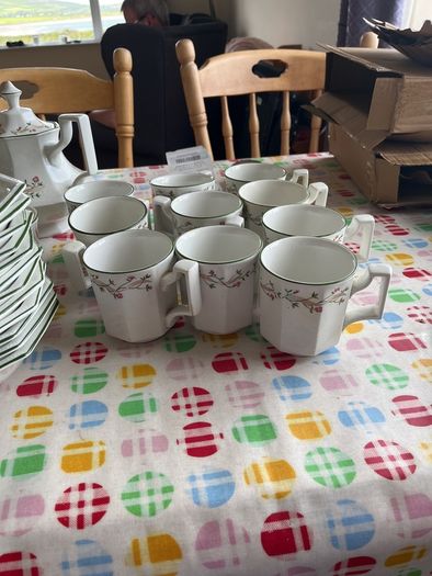 Eternal beau dinner set