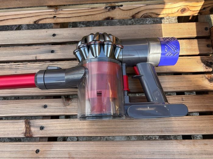 Dyson V6
