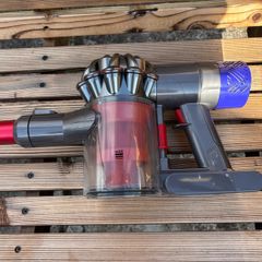 Dyson V6