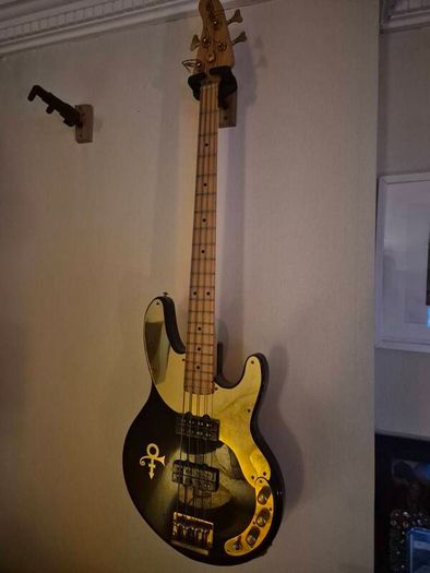 Bass Guitar-Robin Freedom II