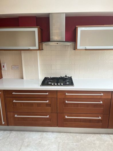 Kitchen units, 2 ovens, 2 microwave & dishwasher