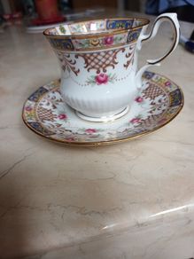 Queens Kenilworth  Vintage Fine Bone China Teacup & Saucer.