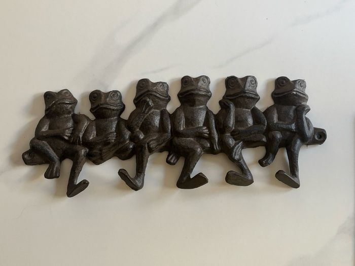 Decorative Cast Iron Frog Wall Hook