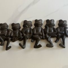 Decorative Cast Iron Frog Wall Hook