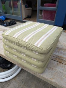 Free cushions (x4)