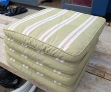 Free cushions (x4)
