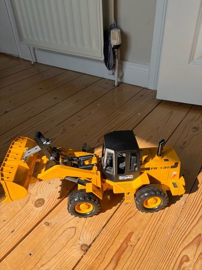 Bruder 1:16 Road Loader FR 130