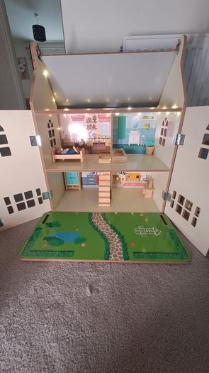 Toys wooden Doll house