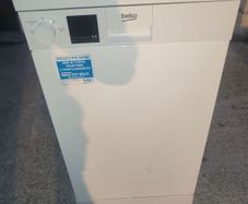 Slimline dishwasher