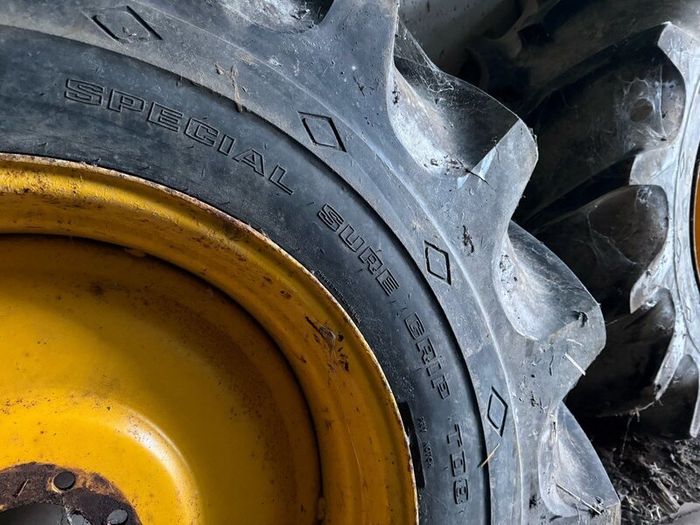 Goodyear 30.5L - 32 Special Sure Grip TD8