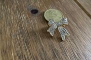 bow brooch