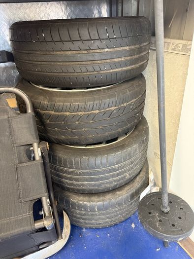 22 inch Range Rover vouge wheels and good tyres
