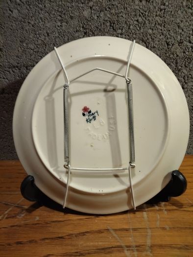 plates and wall hanging plates