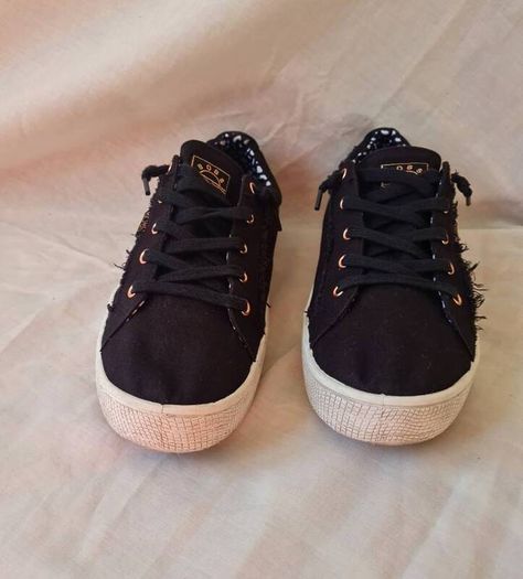 skechers bobs canvas trainers Size 7 eu 40 Black in excellent condition