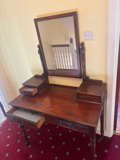 Antique-Style Wooden Dressing Table / Vanity with Mirror