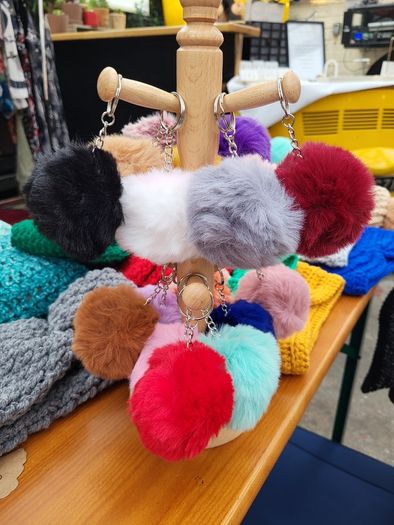 Fluffy pom pom keyring, keychain