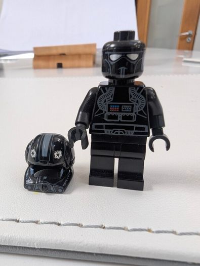 100% LEGO Imperial V-Wing Pilot Minifigure 7915 SW0304