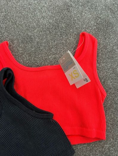 4 x XS cropped tops