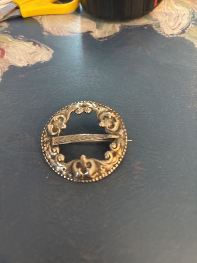 retro brooch