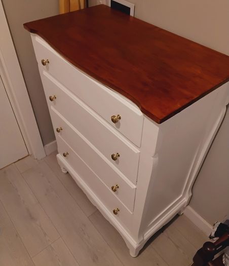 chest of drawers