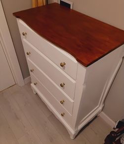 chest of drawers