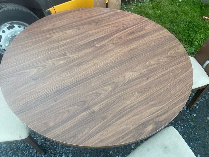 table and 4 chairs