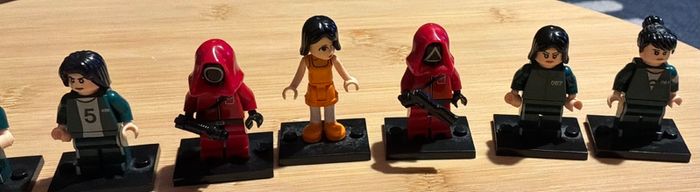 8 x Squid Game mini figures