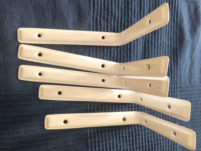 Shelf brackets