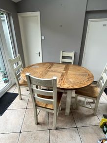 Solid oak expandable dining table and chairs