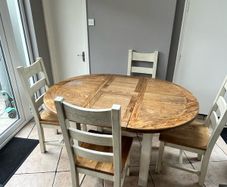 Solid oak expandable dining table and chairs