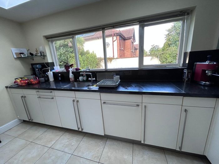 SieMatic Kitchen with Granite Worktops and Appliances