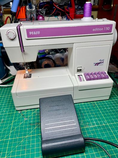 PFAFF Edition 130 Dual Transport (IDT) Heavy Duty Domestic Sewing Machine - Just fully serviced - Excellent condition - German made quality