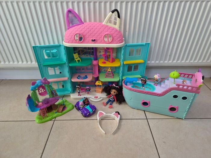 Gabby Doll house/car/ playhouse