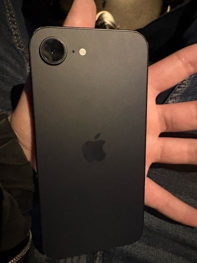 iPhone 16e