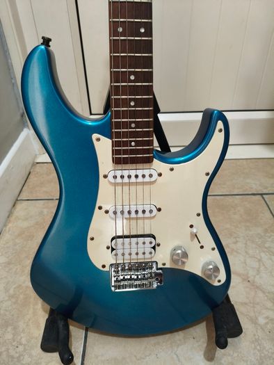 Yamaha EG012 electric guitar