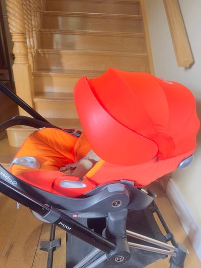 Cybex Priam Platinum with footmuff and car seat Cybex Cloud Q