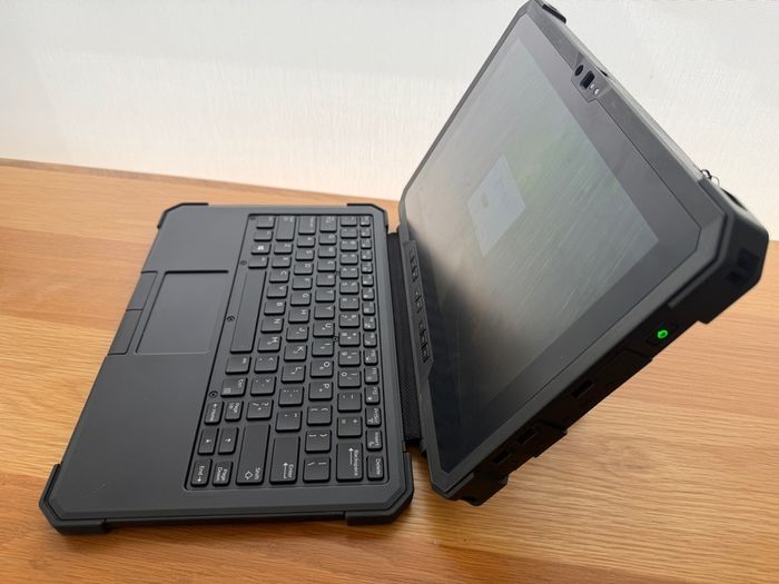 Dell Latitude 7220 Rugged Extreme Tablet with keyboard