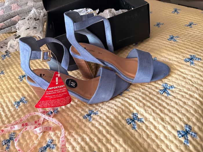 Block heel extra wide sandals