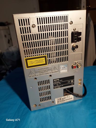 Sanyo Mini HiFi System, Radio, CD and Tape Cassette, Model DC-DA100, with 2 Sanyo Speakers, and Remote Control