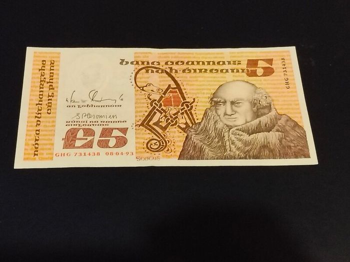 Set of Irish banknotes