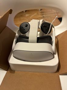 Metaquest 3s VR headset and controllers