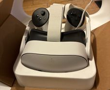 Metaquest 3s VR headset and controllers