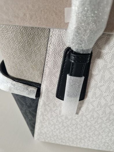 Michael Kors Voyager Large Tote Bag