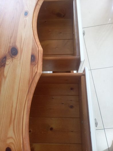 chest of drawers