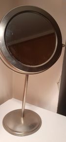 Double sided magnifying vanity mirror